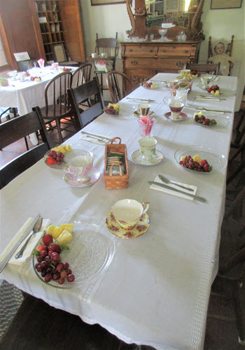 Teas in the 1822 Gregory Inn